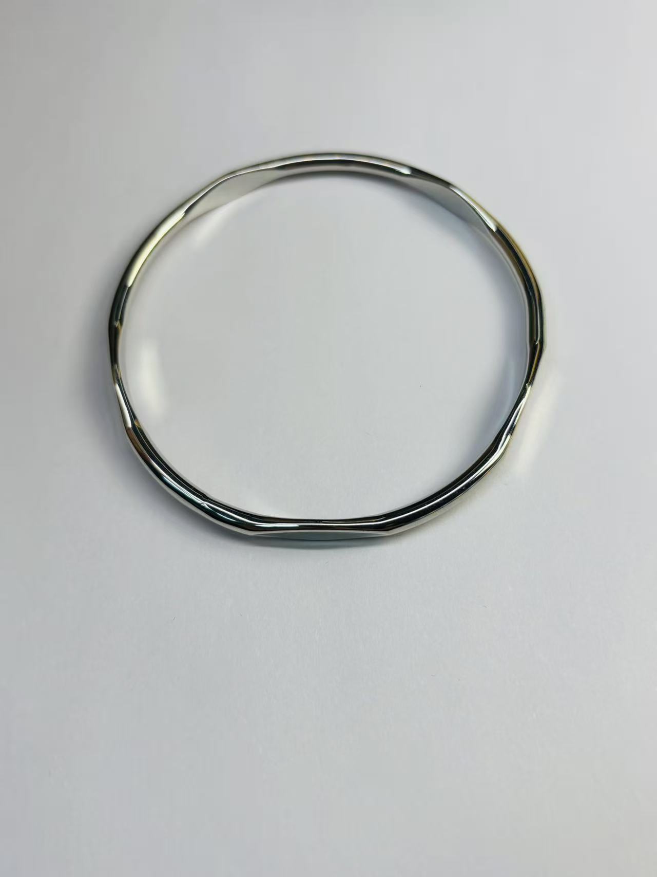 微信图片_20251112200237_156_64 Minimalist Geometric Faceted Silver Bangle - Image 1