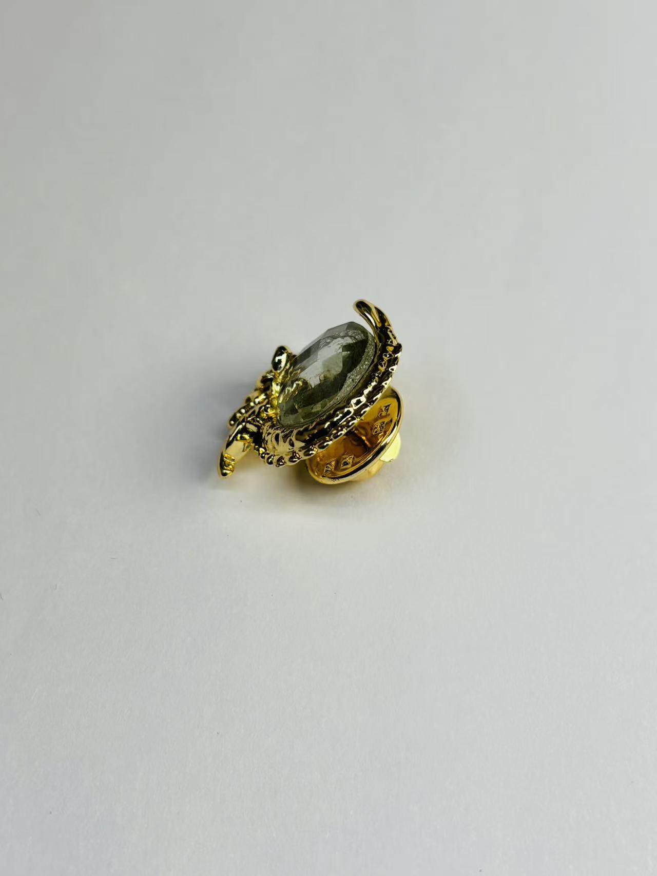 微信图片_20251112200312_172_64 Golden Vintage Style Zircon-Embedded Brooch - Image 1