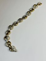 Gold and White Contrast Zircon-Embedded Oval Link Necklace - Image 4