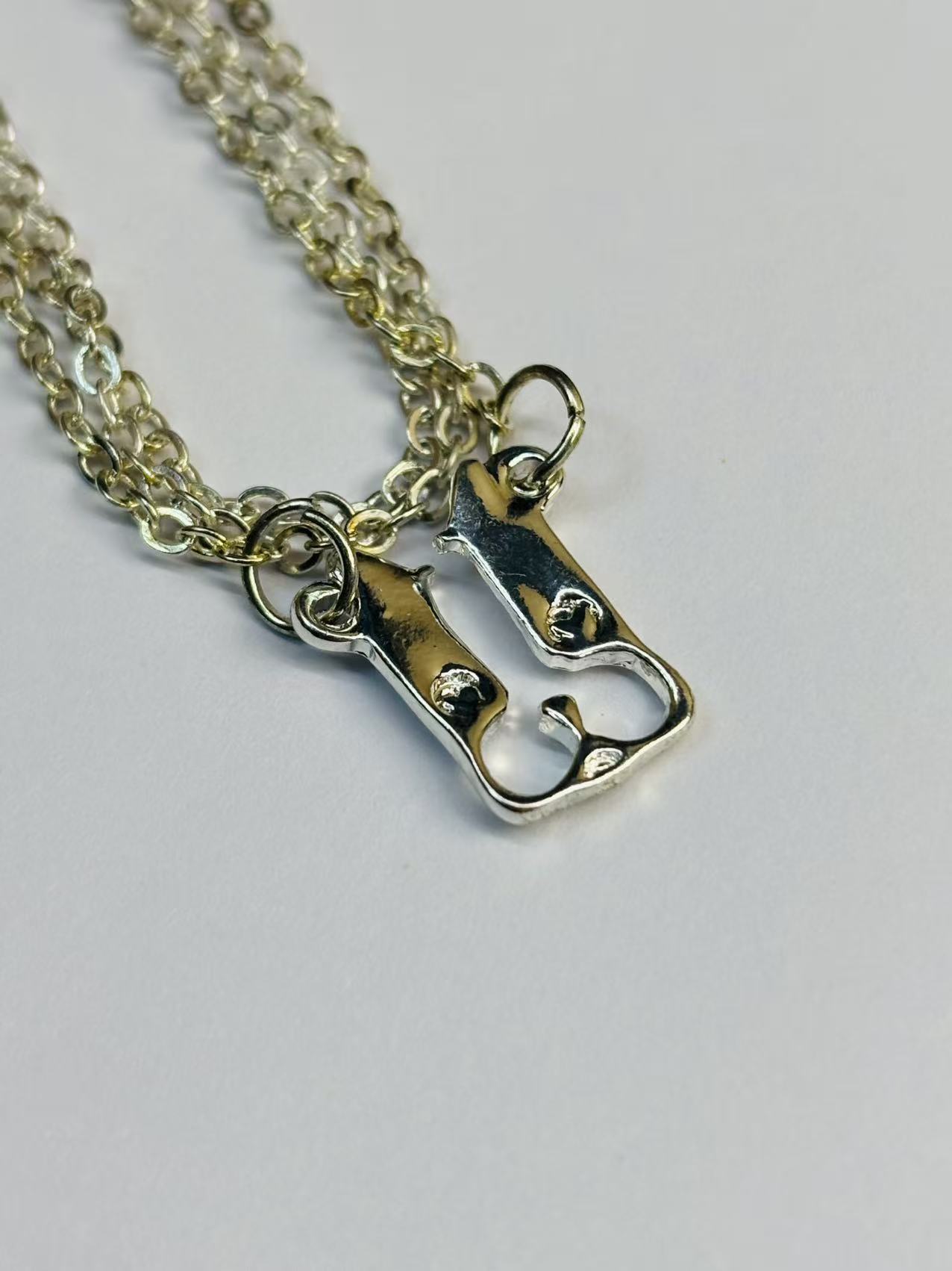 微信图片_20251112200402_195_64 Silver-Toned Initial "U" Pendant Necklace - Image 1
