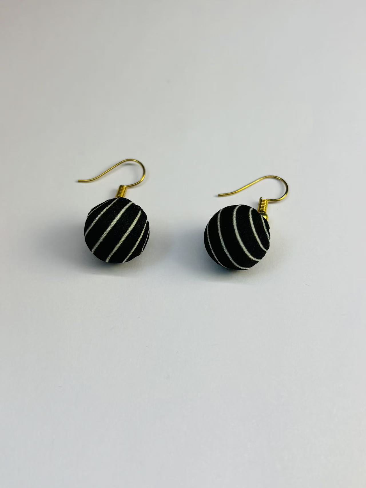 微信图片_20251112201050_216_64 Black and White Striped Fabric Ball Drop Earrings - Image 1
