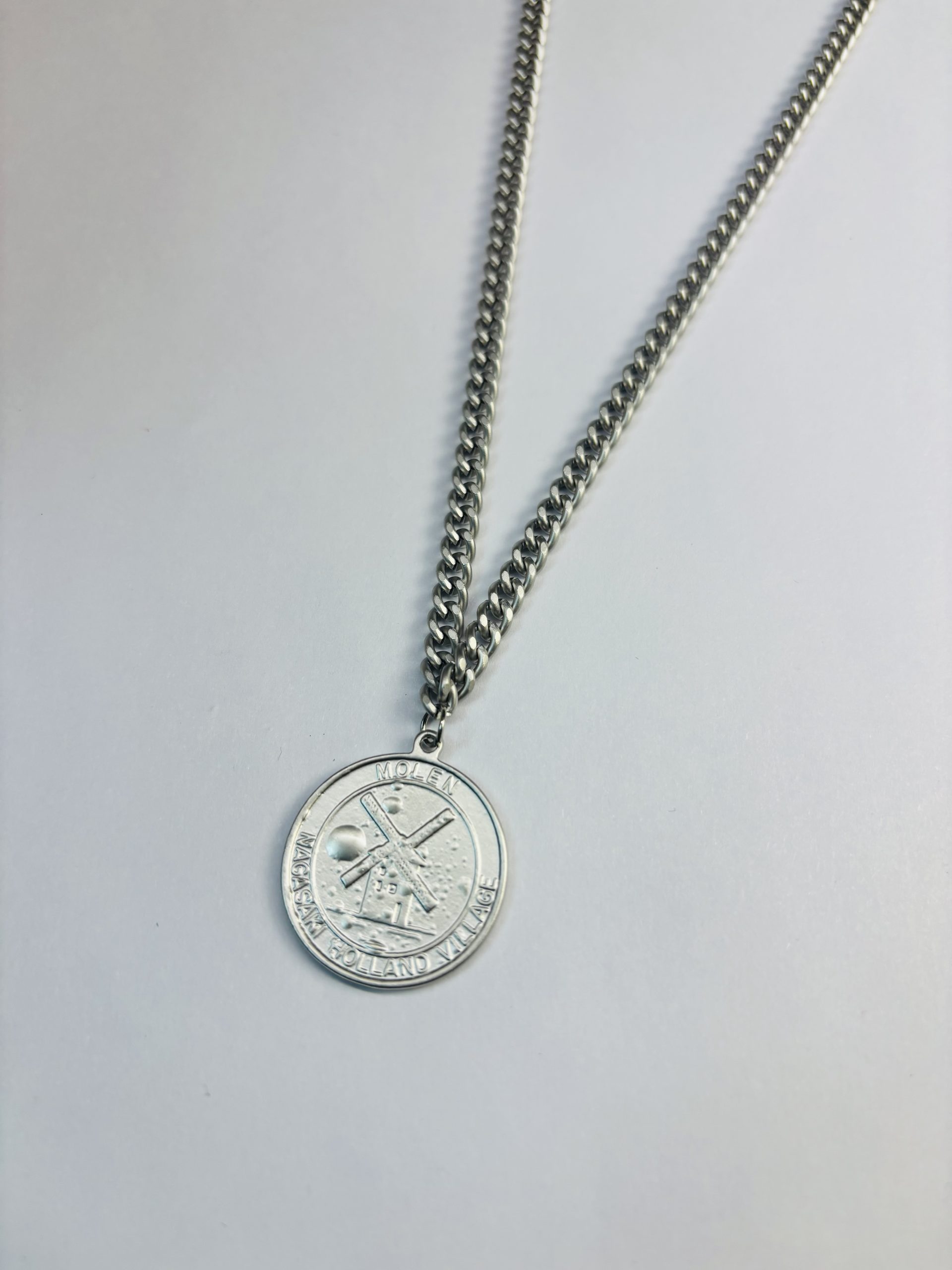 微信图片_20251112201506_271_64 Silver-Toned Windmill Medallion Pendant Necklace - Image 1